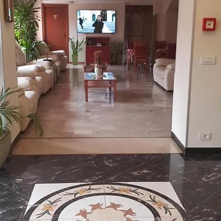 Altieri 3*